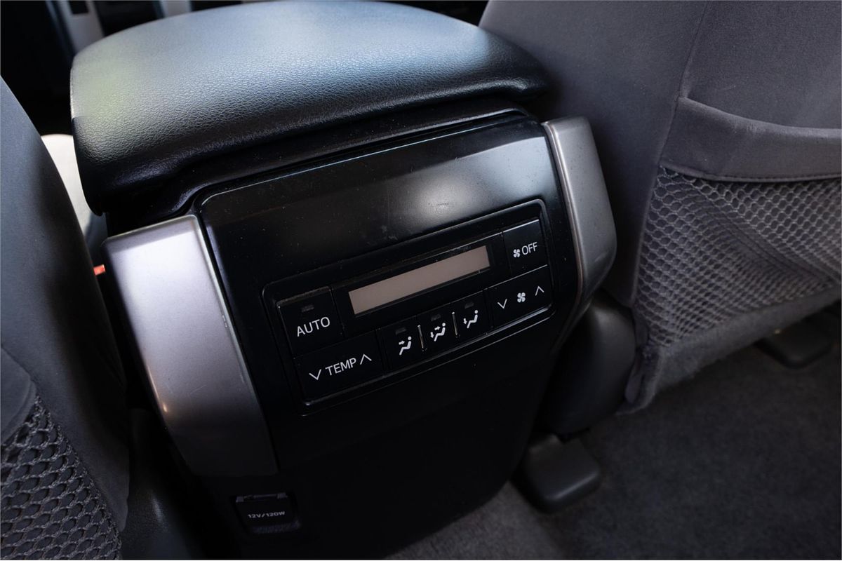 2010 Toyota Landcruiser GXL UZJ200R