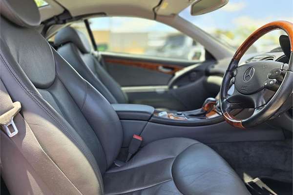 2004 Mercedes-Benz SL350 R230