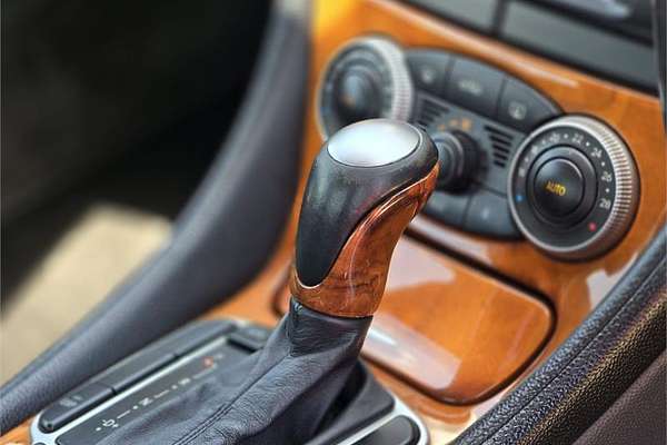 2004 Mercedes-Benz SL350 R230