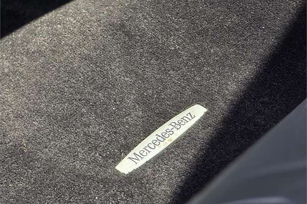 2004 Mercedes-Benz SL350 R230