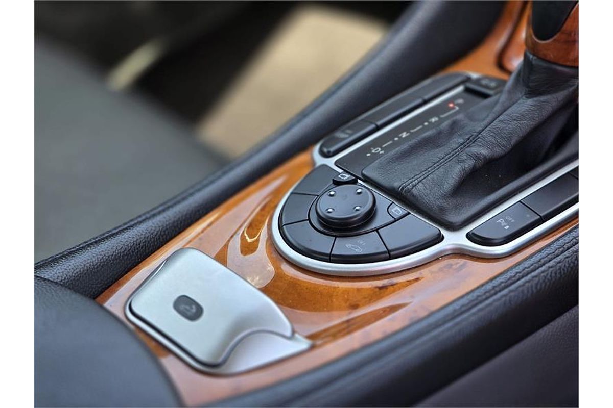 2004 Mercedes-Benz SL350 R230