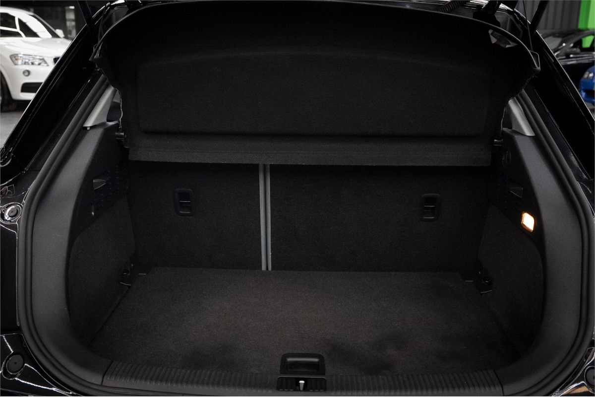 2011 Audi A1 Attraction 8X