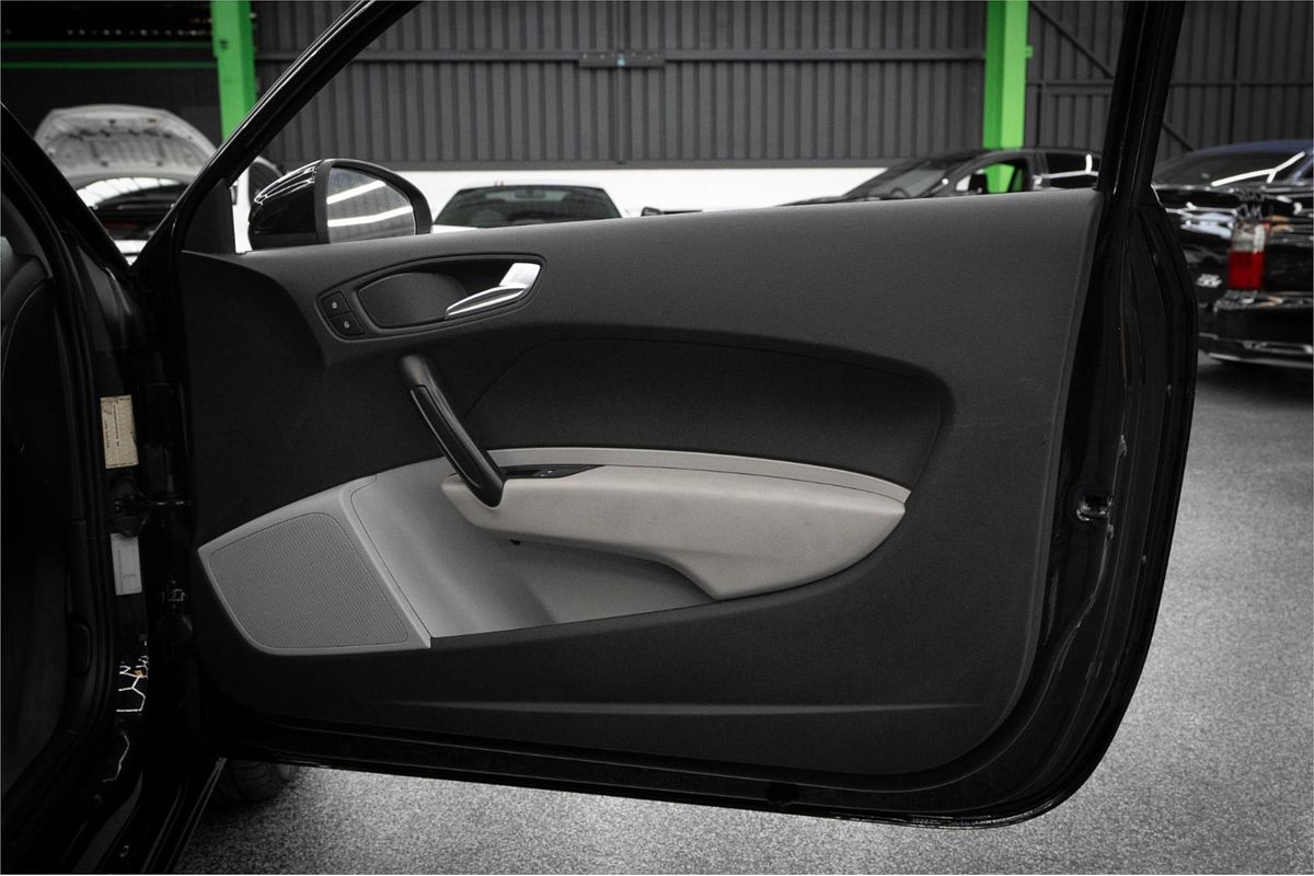 2011 Audi A1 Attraction 8X