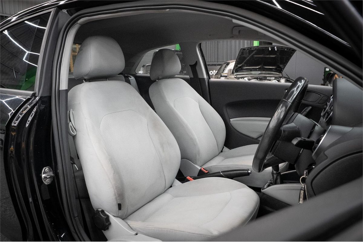 2011 Audi A1 Attraction 8X