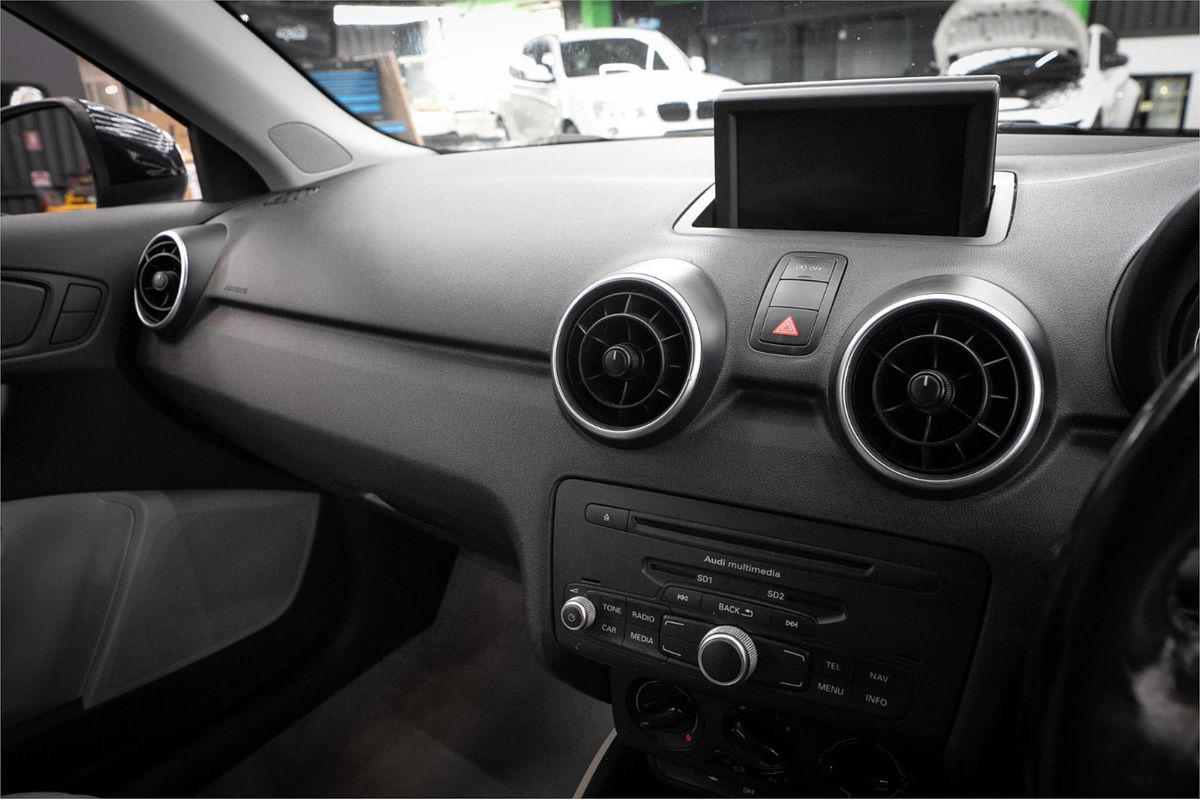 2011 Audi A1 Attraction 8X