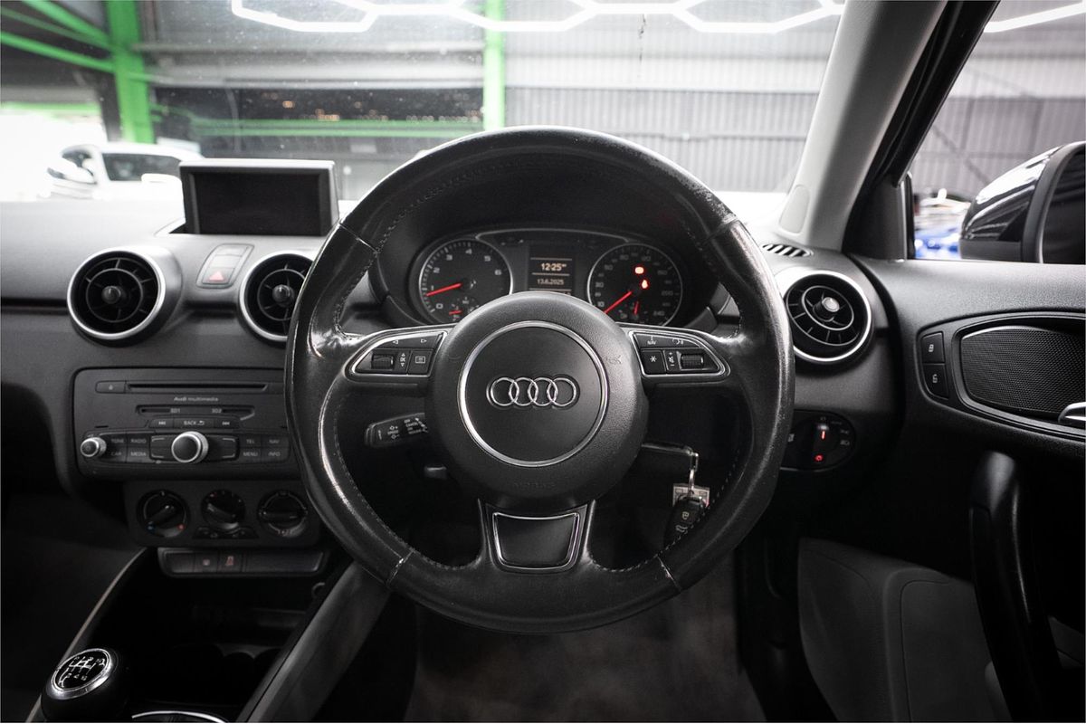 2011 Audi A1 Attraction 8X