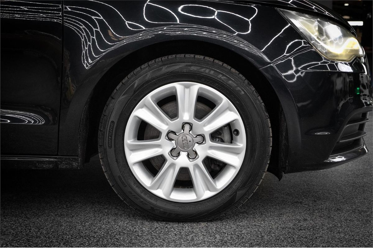 2011 Audi A1 Attraction 8X