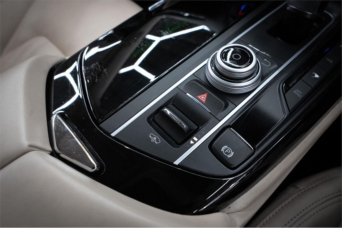 2017 Maserati Levante M161