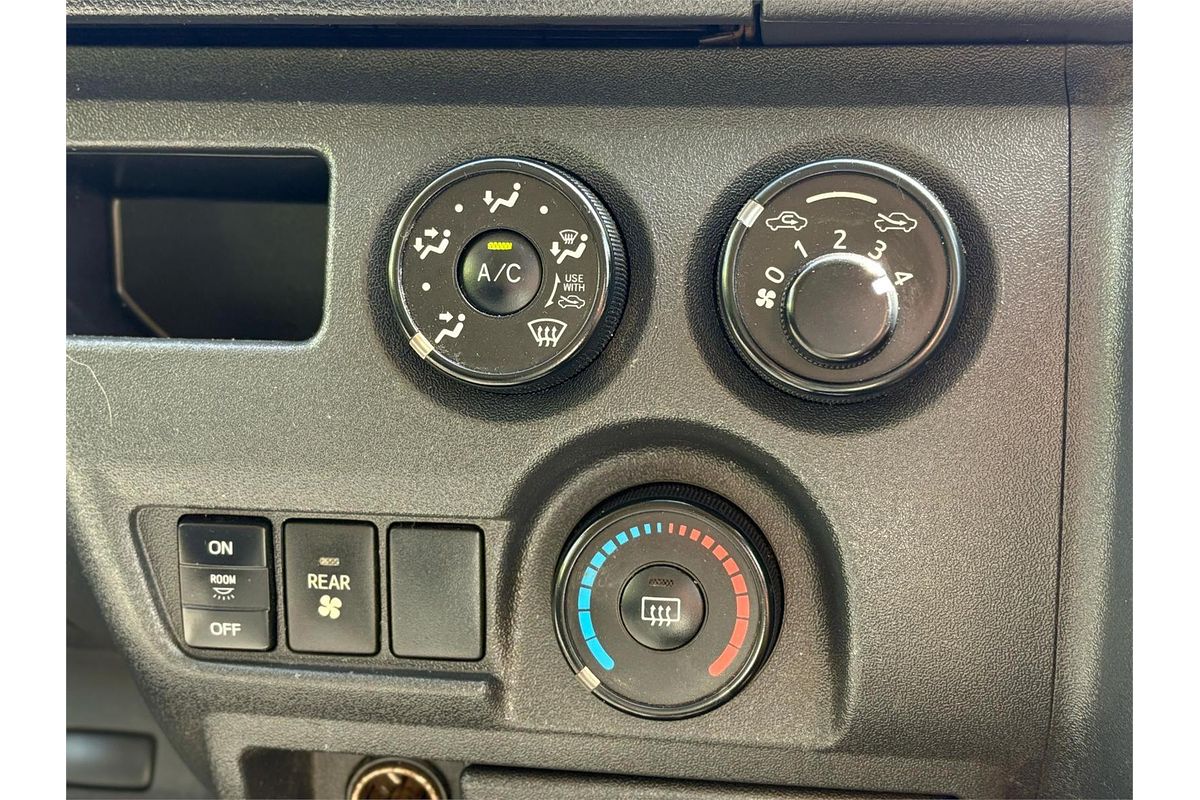 2014 Toyota Hiace Commuter KDH223R