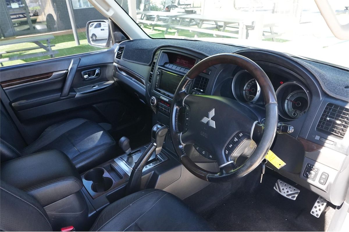 2013 Mitsubishi Pajero Exceed NW