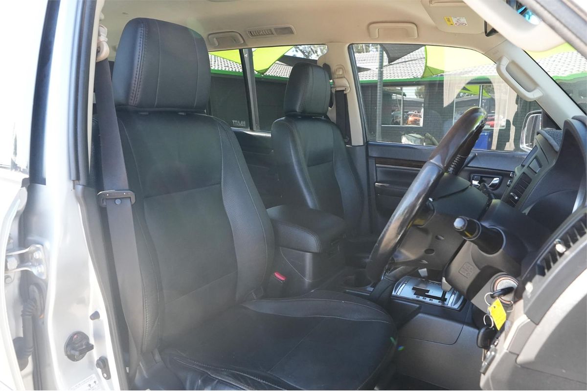2013 Mitsubishi Pajero Exceed NW