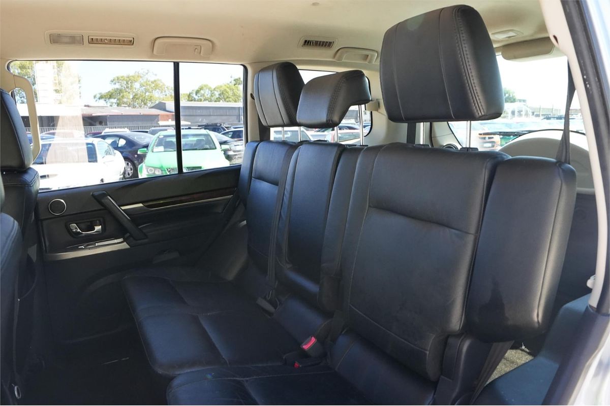 2013 Mitsubishi Pajero Exceed NW
