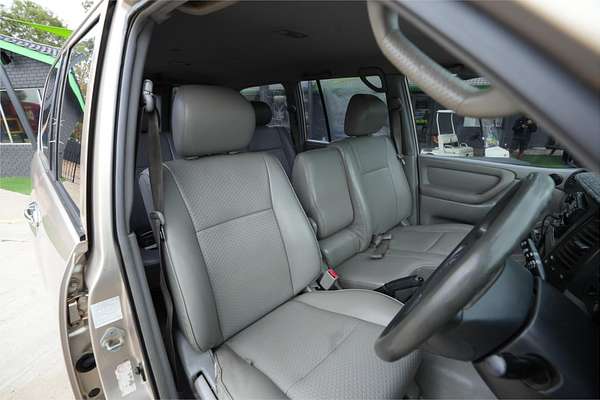 2006 Toyota Landcruiser HZJ105R UPGRADE