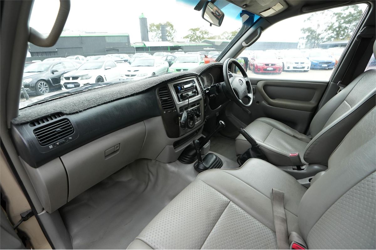 2006 Toyota Landcruiser HZJ105R UPGRADE