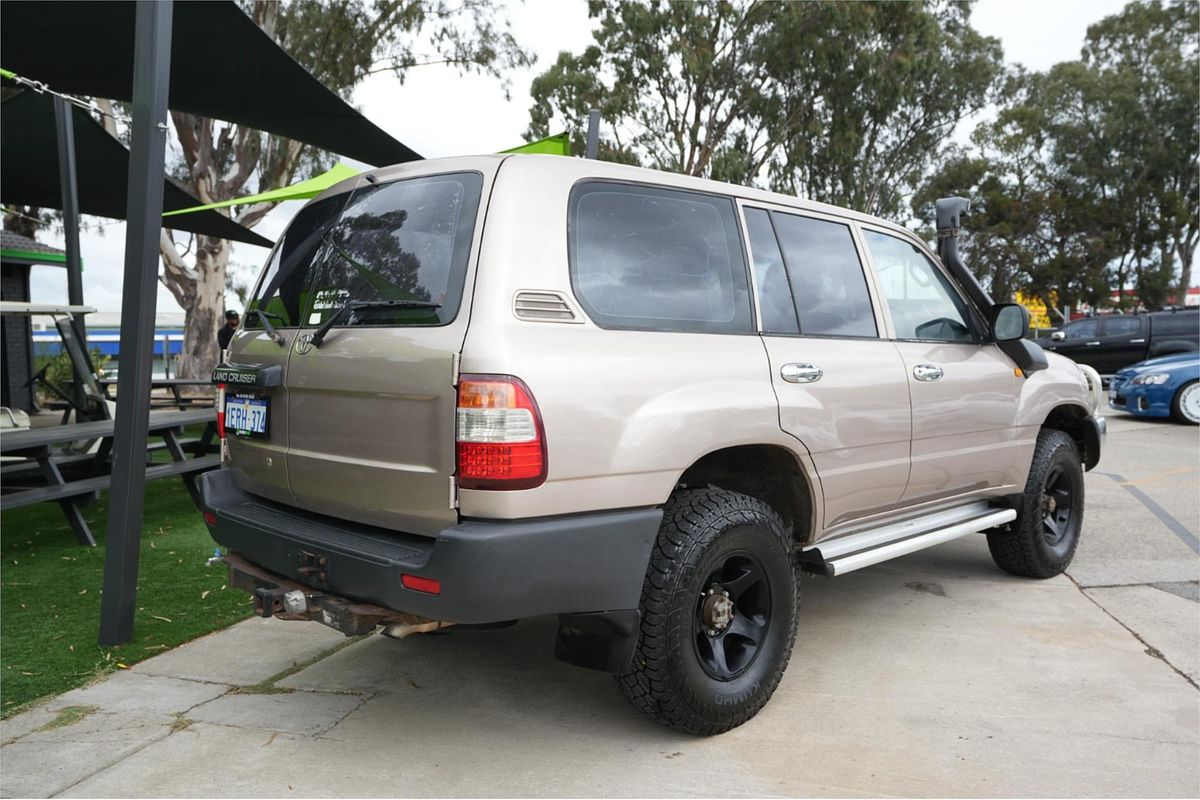 2006 Toyota Landcruiser HZJ105R UPGRADE
