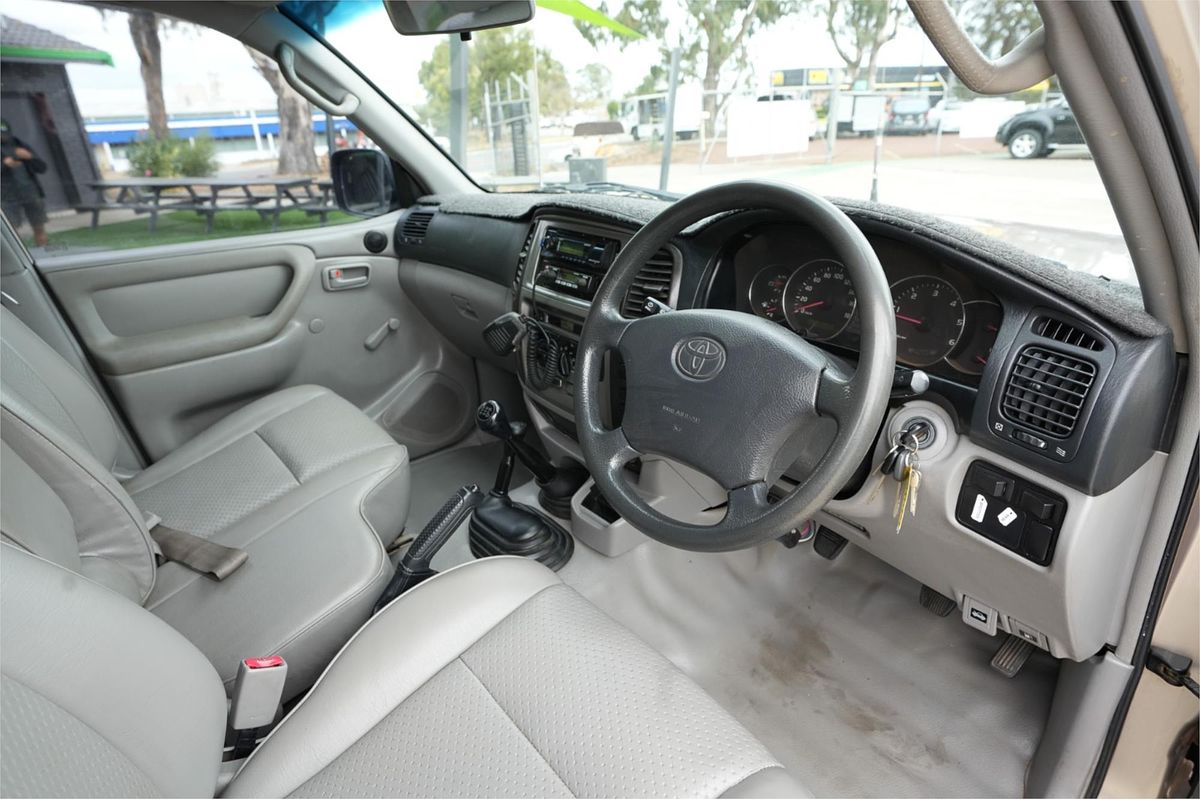 2006 Toyota Landcruiser HZJ105R UPGRADE