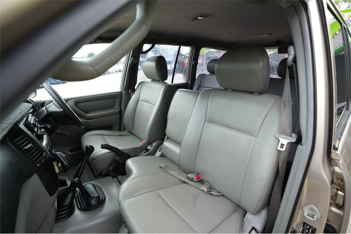 2006 Toyota Landcruiser HZJ105R UPGRADE