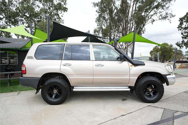 2006 Toyota Landcruiser HZJ105R UPGRADE