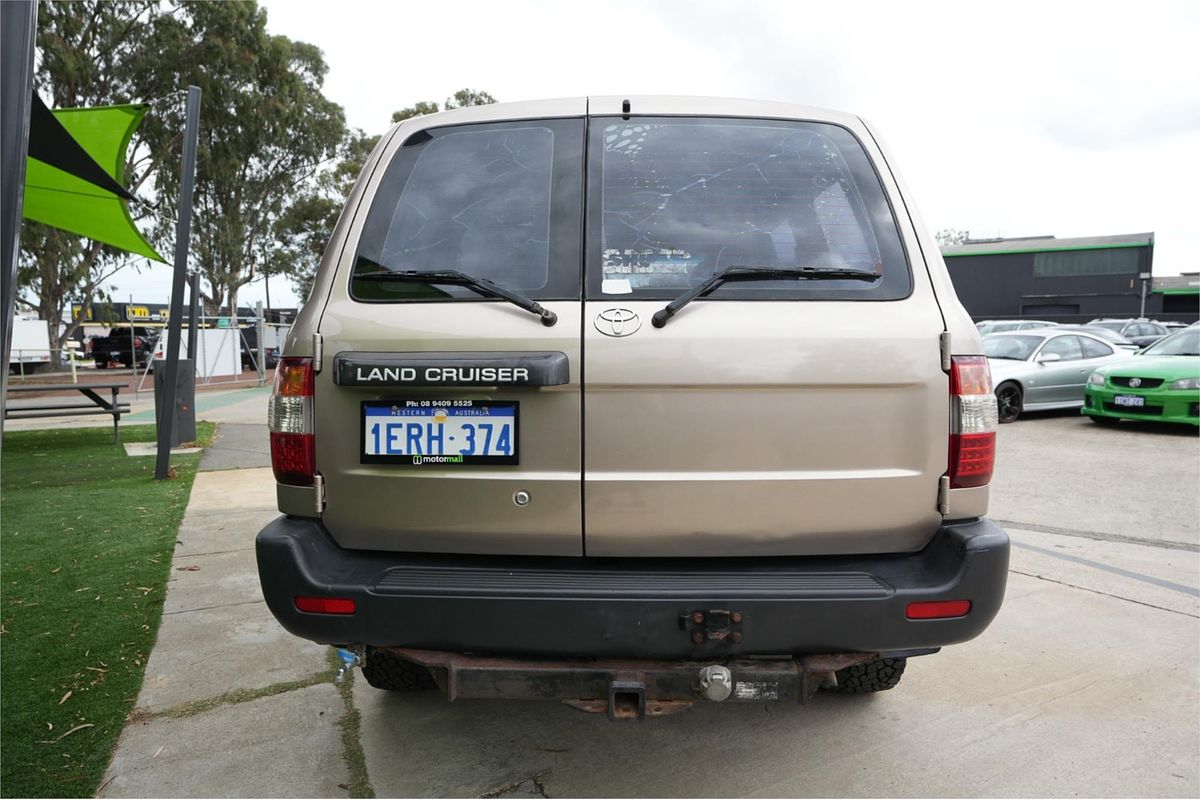 2006 Toyota Landcruiser HZJ105R UPGRADE