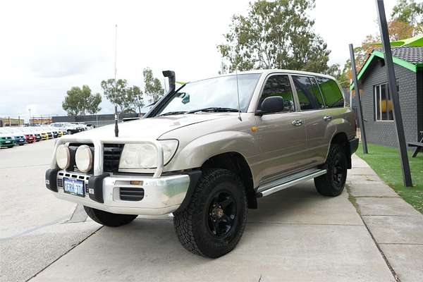 2006 Toyota Landcruiser HZJ105R UPGRADE