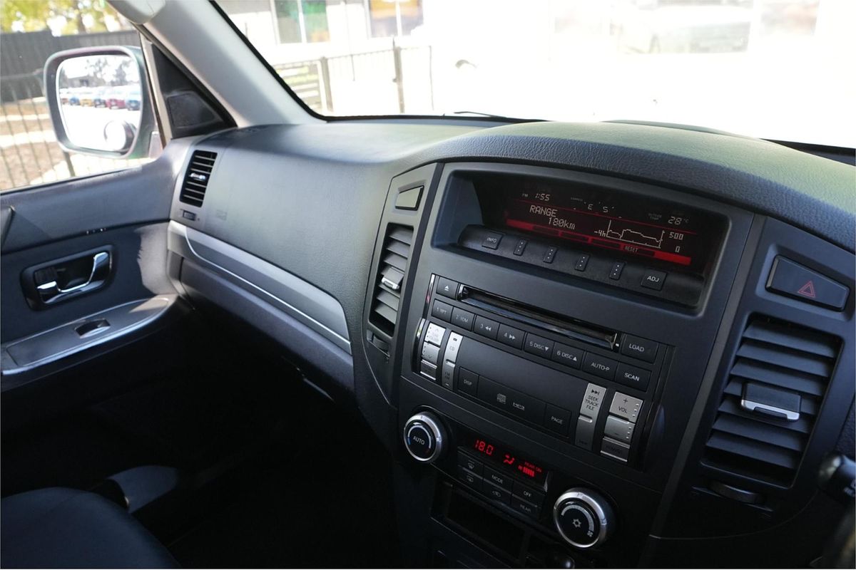 2012 Mitsubishi Pajero GLS NW