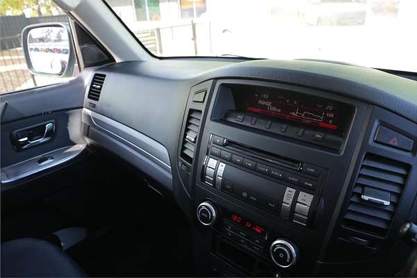 2012 Mitsubishi Pajero GLS NW
