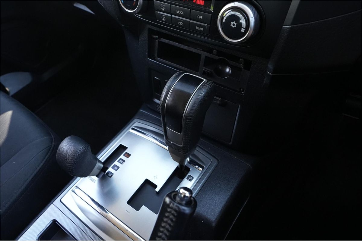 2012 Mitsubishi Pajero GLS NW