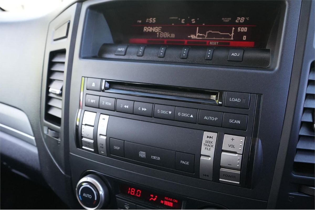 2012 Mitsubishi Pajero GLS NW