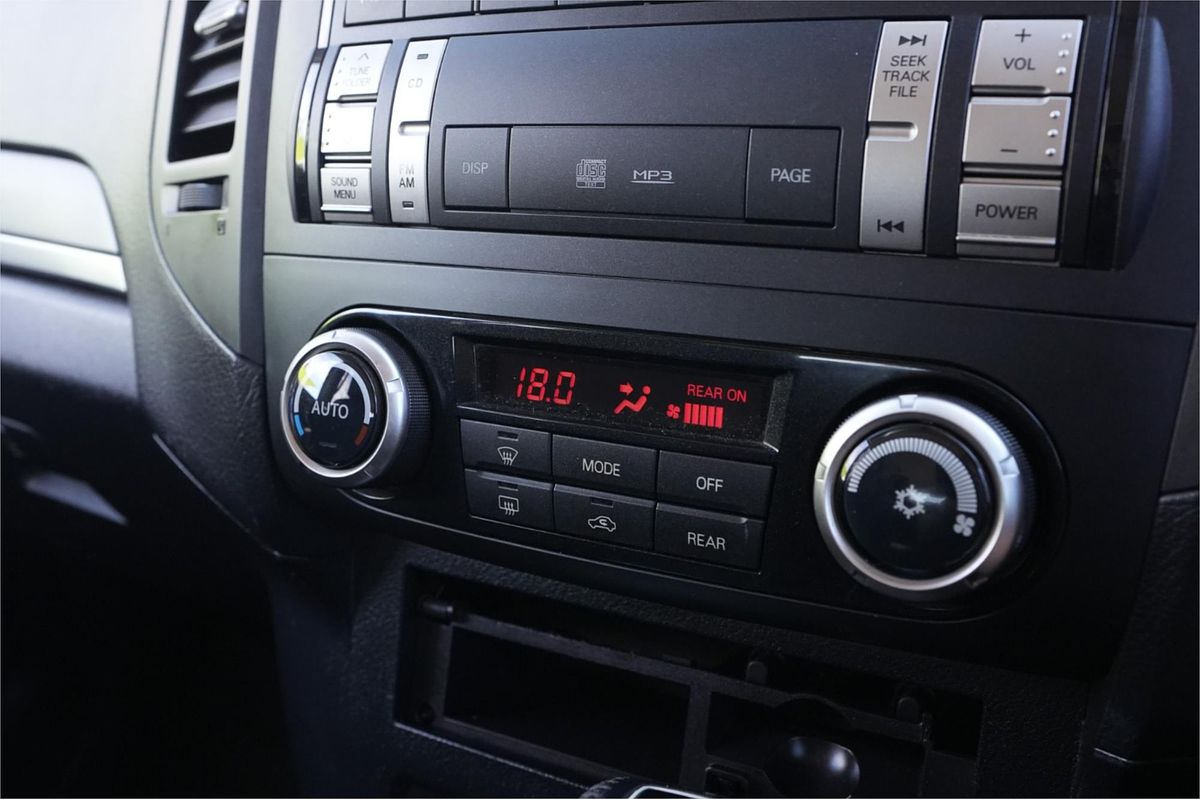 2012 Mitsubishi Pajero GLS NW