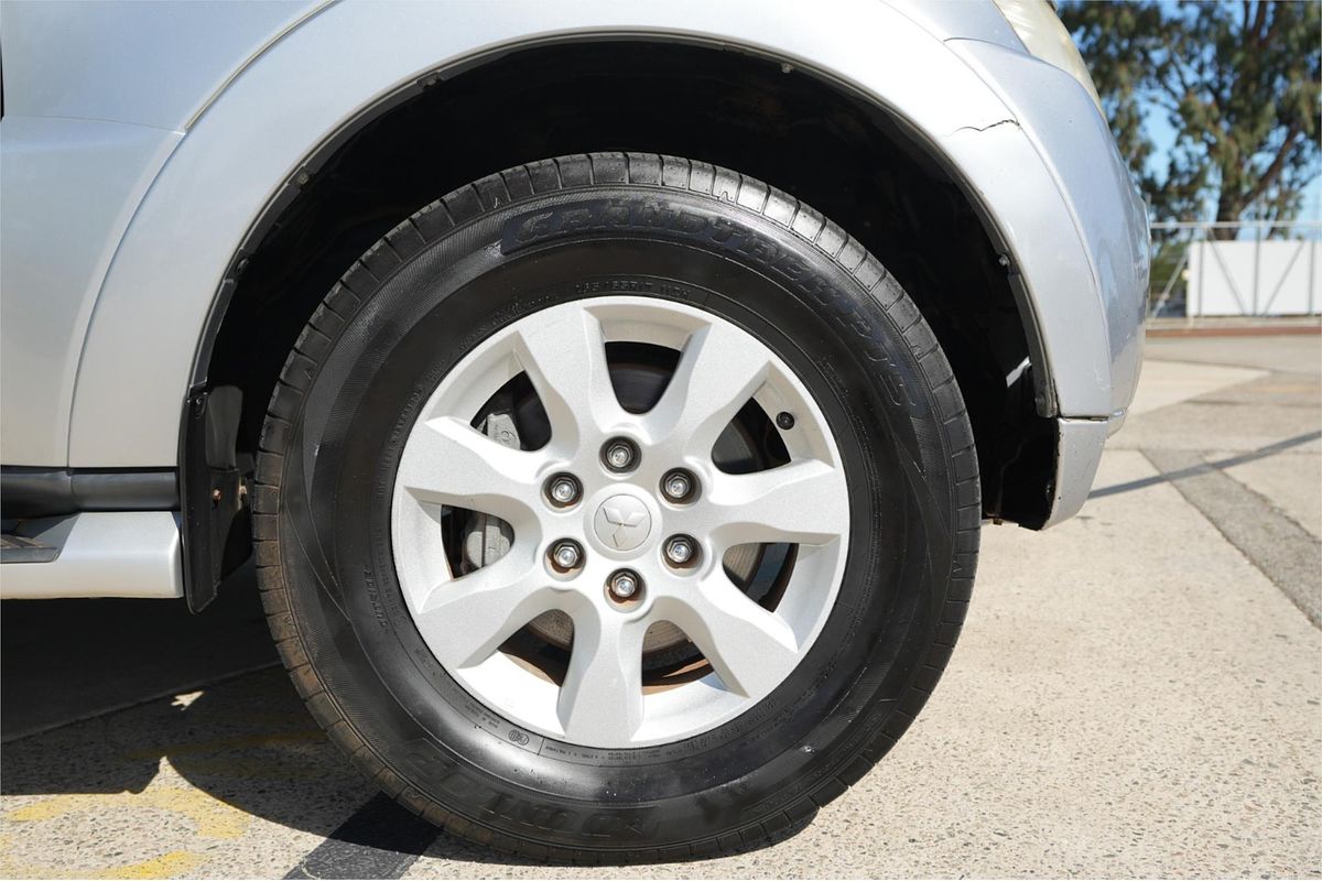 2012 Mitsubishi Pajero GLS NW
