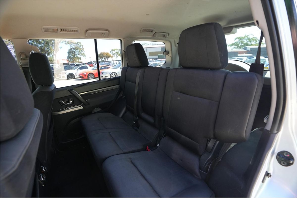 2012 Mitsubishi Pajero GLS NW