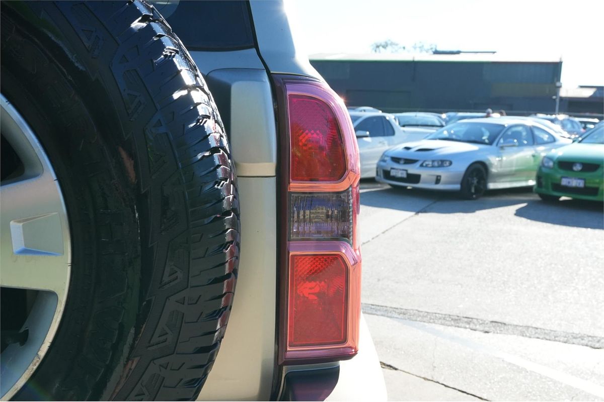 2011 Nissan Patrol ST GU 7