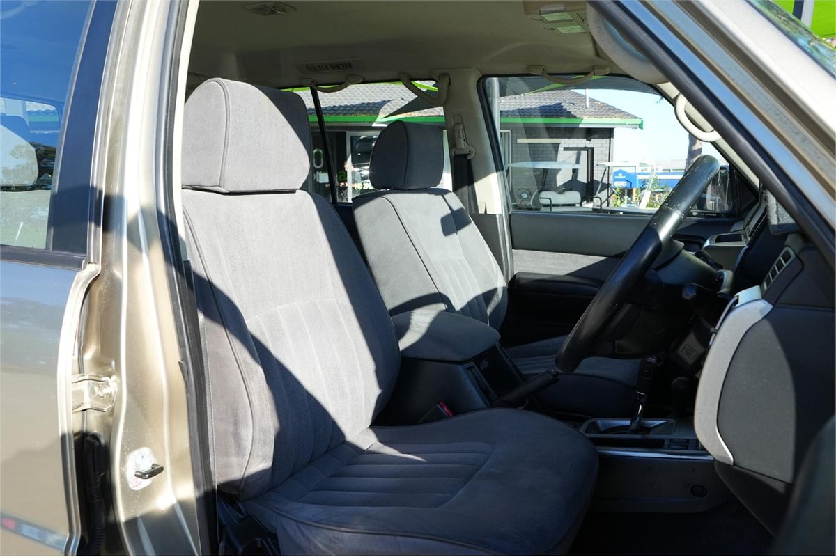 2011 Nissan Patrol ST GU 7