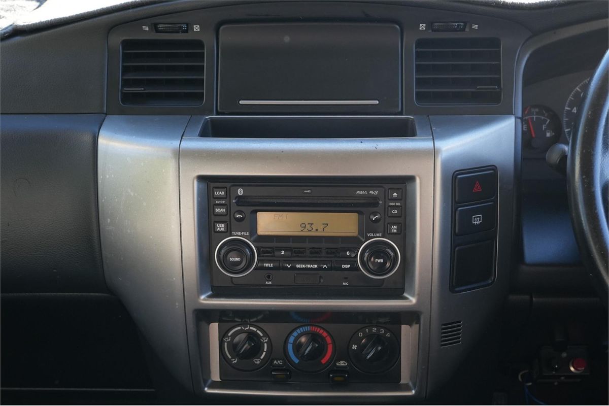 2011 Nissan Patrol ST GU 7
