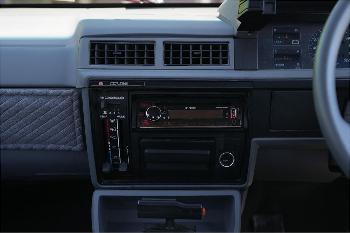 1987 Holden Calais VL