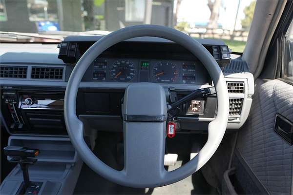 1987 Holden Calais VL