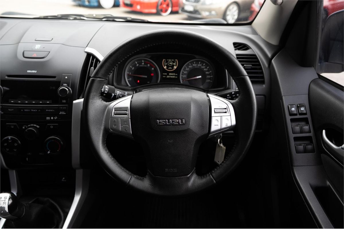 2016 Isuzu MU-X LS-M