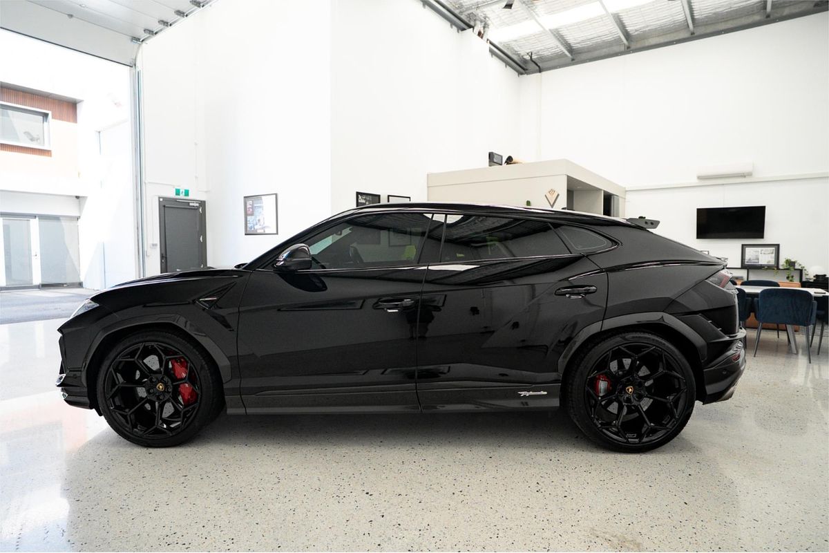2023 Lamborghini Urus Performante 636