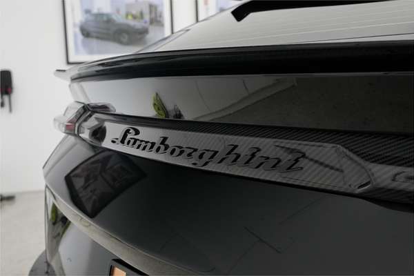 2023 Lamborghini Urus Performante 636