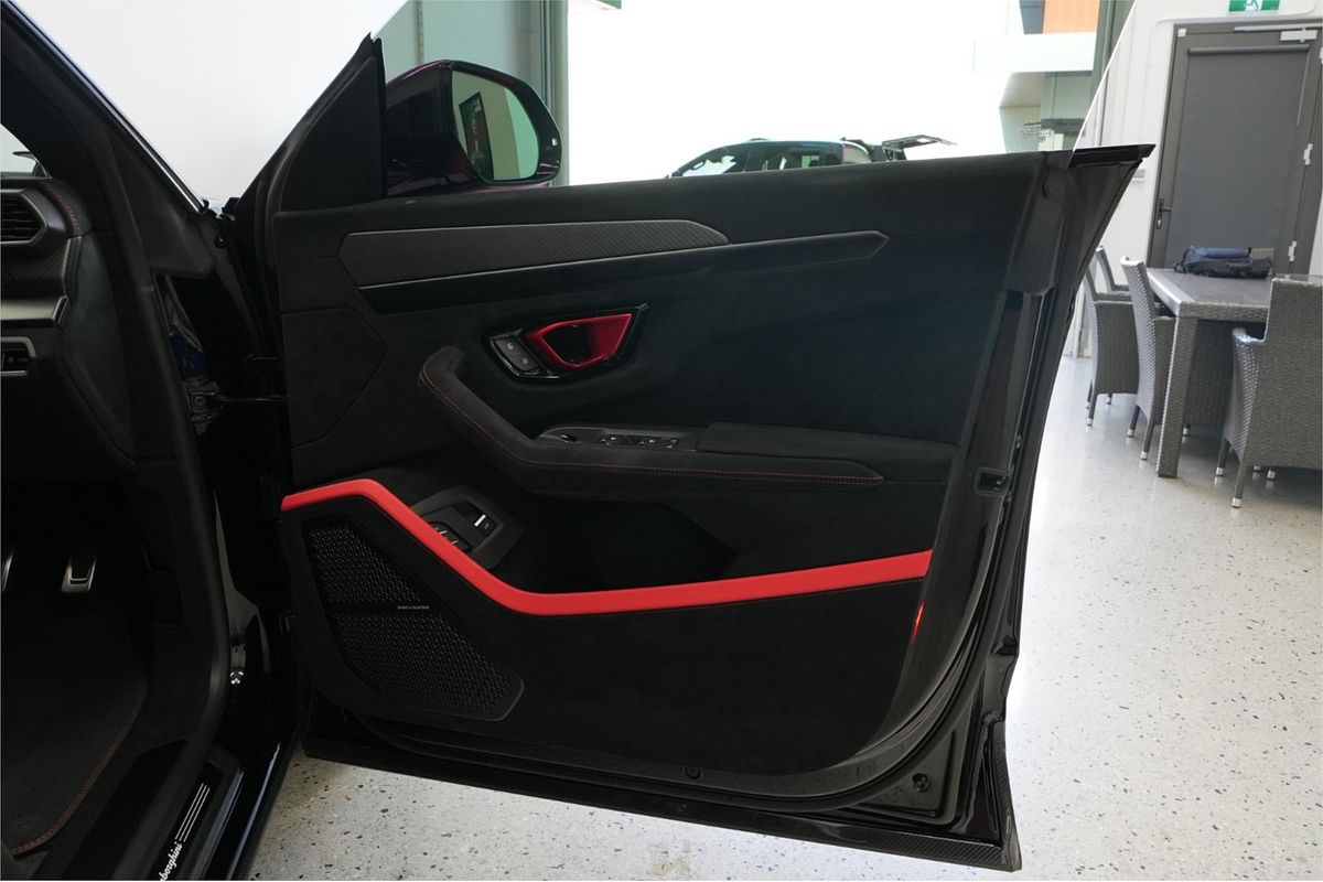 2023 Lamborghini Urus Performante 636