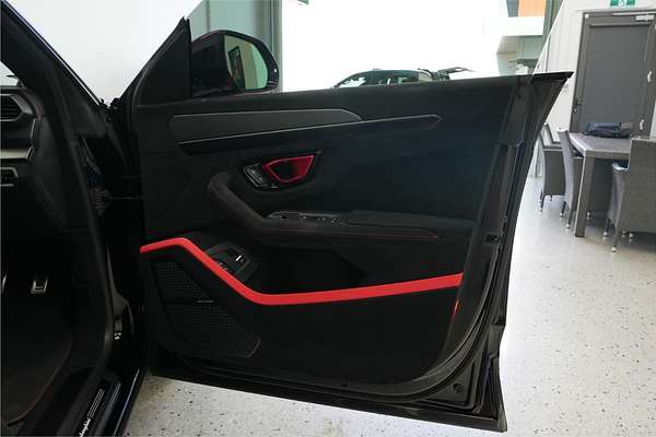 2023 Lamborghini Urus Performante 636