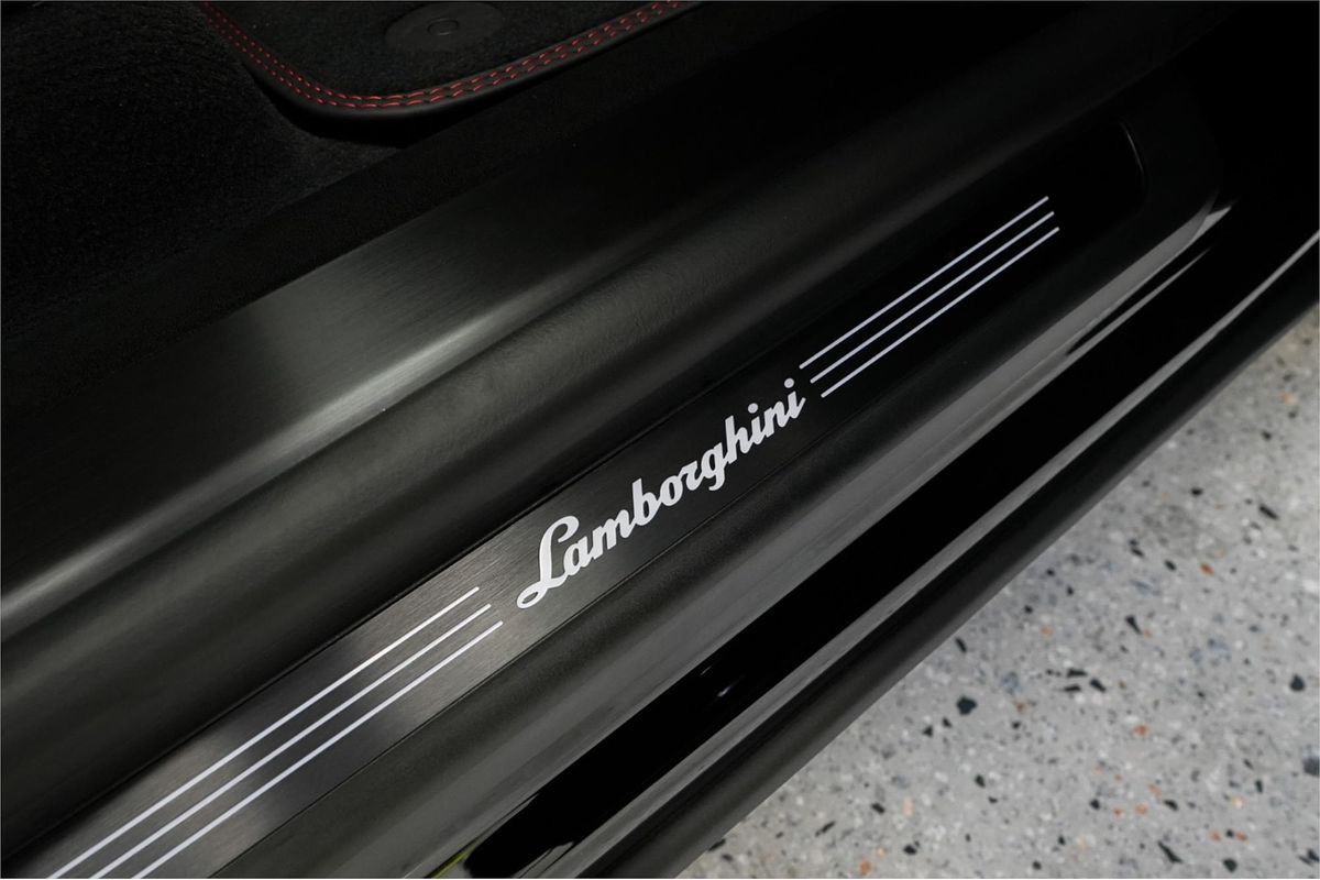 2023 Lamborghini Urus Performante 636