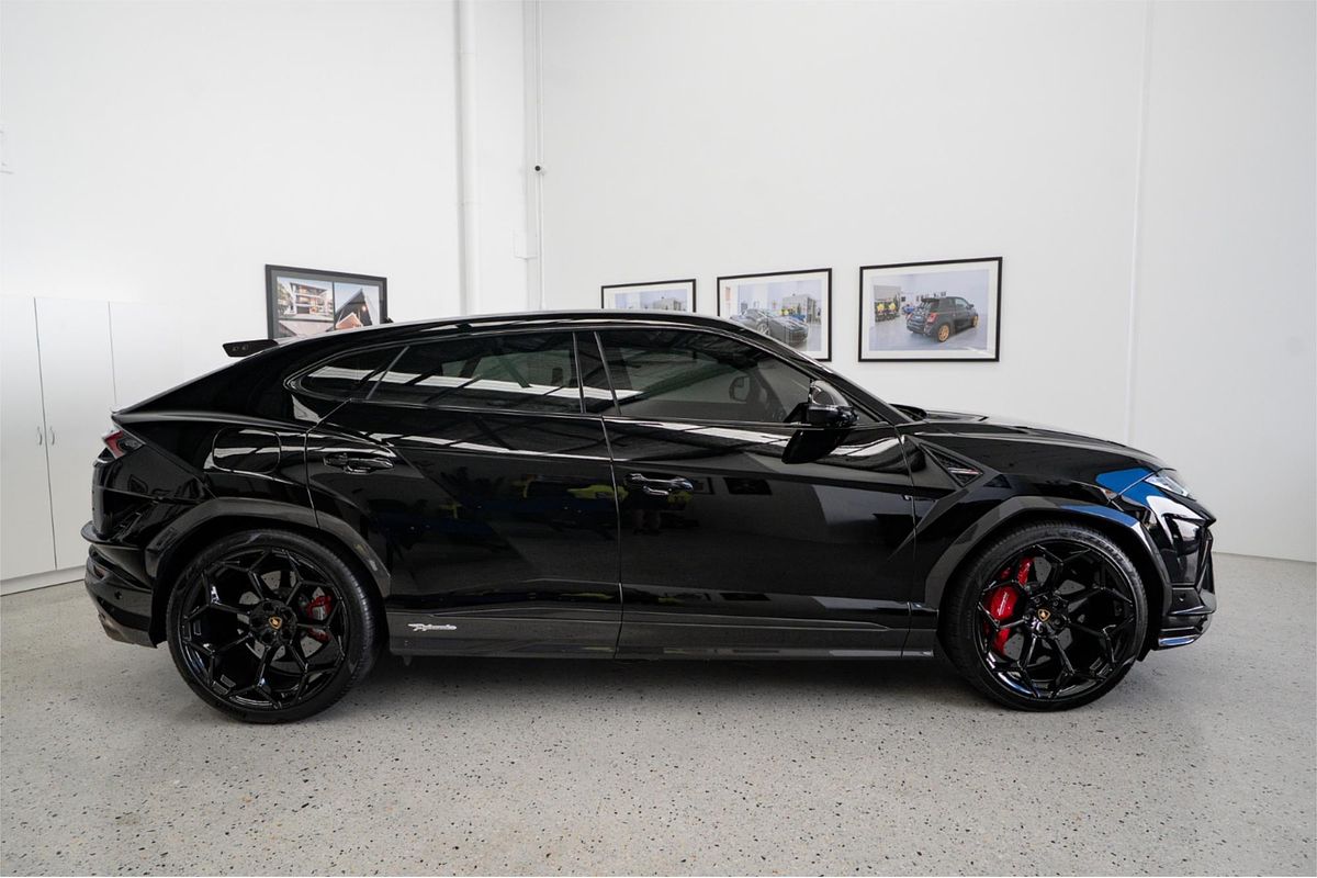 2023 Lamborghini Urus Performante 636