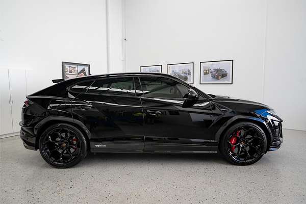 2023 Lamborghini Urus Performante 636