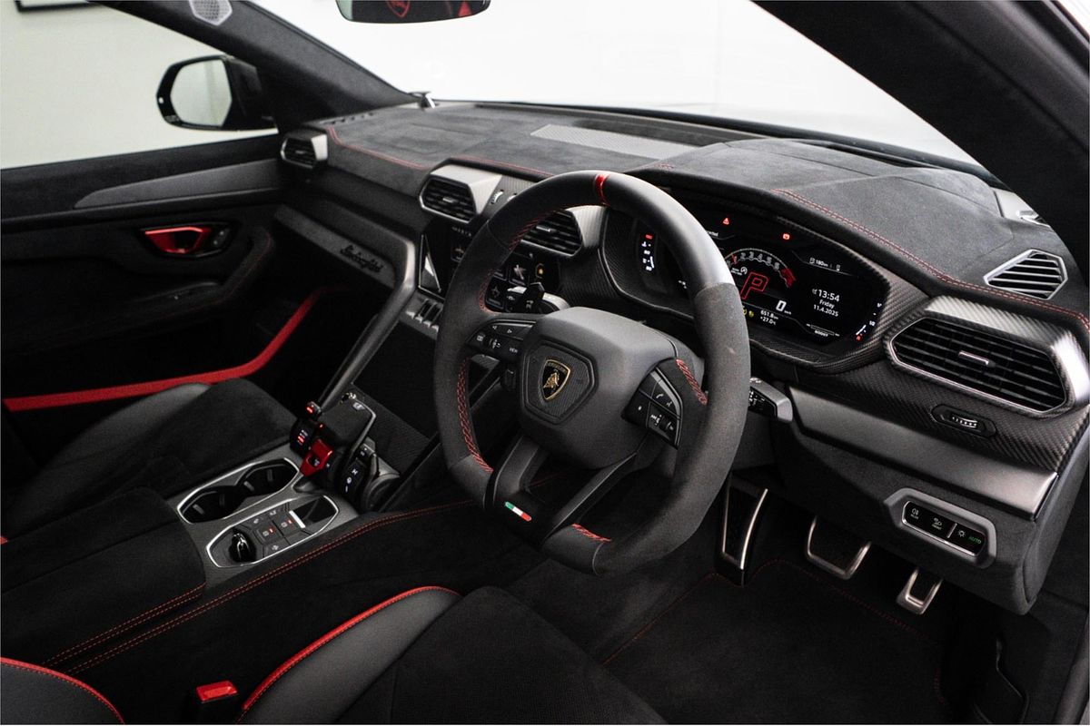 2023 Lamborghini Urus Performante 636