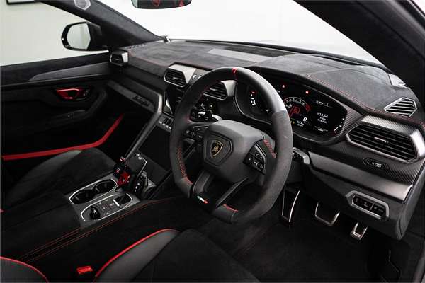 2023 Lamborghini Urus Performante 636