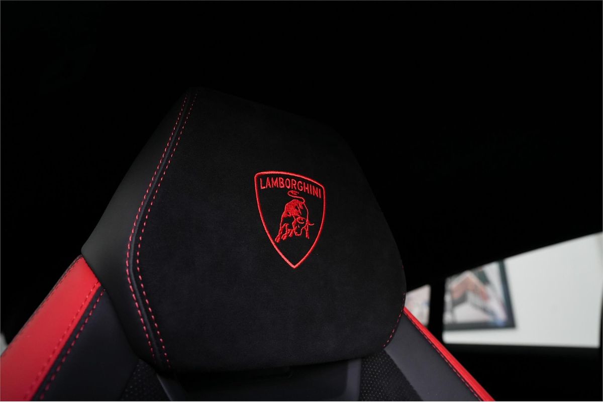 2023 Lamborghini Urus Performante 636
