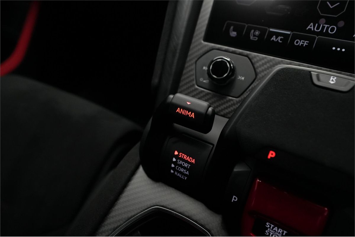2023 Lamborghini Urus Performante 636