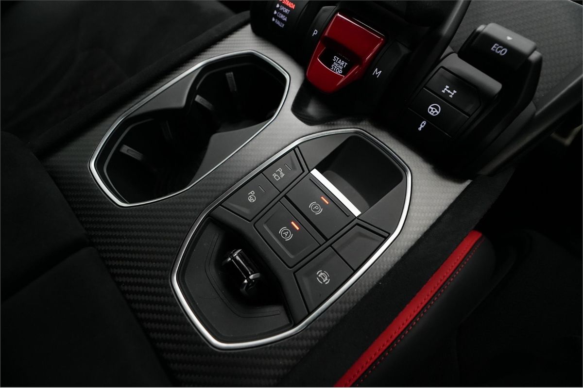 2023 Lamborghini Urus Performante 636