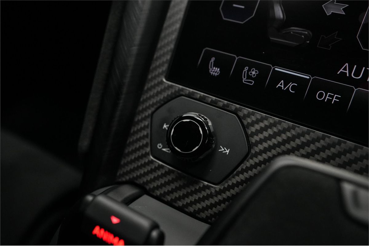 2023 Lamborghini Urus Performante 636